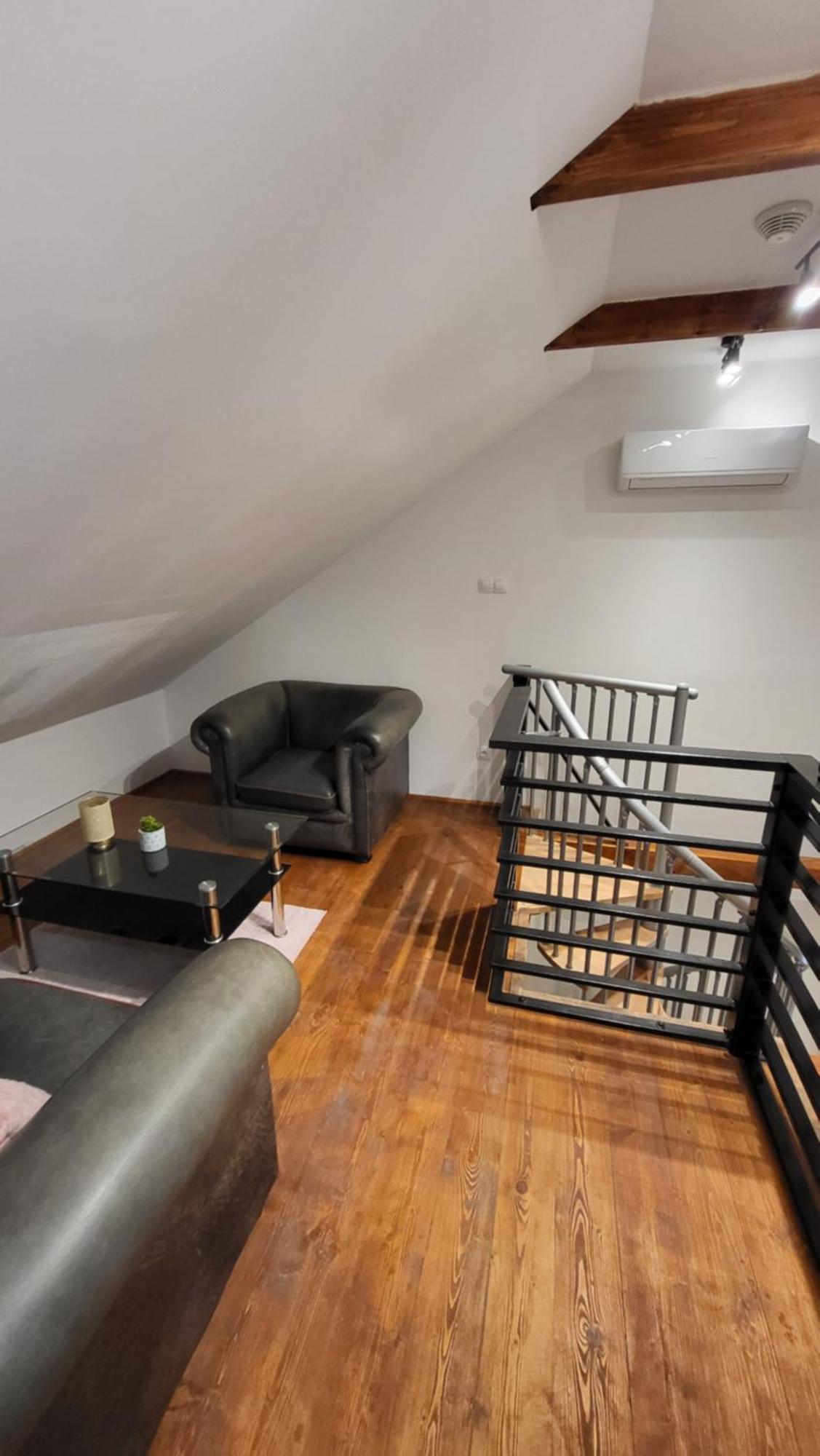 Pod Prasivou Apartment