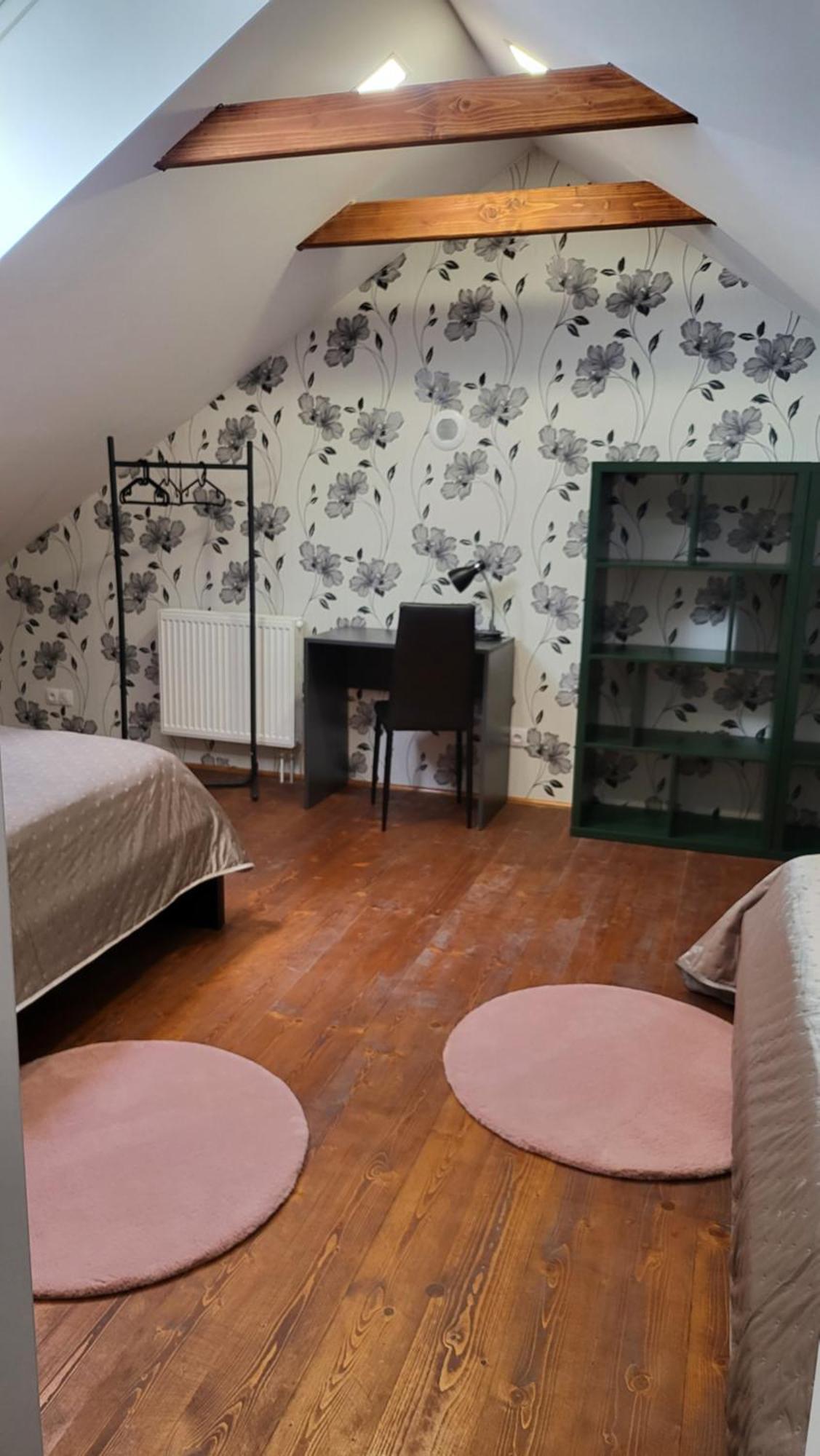 Pod Prasivou Apartment